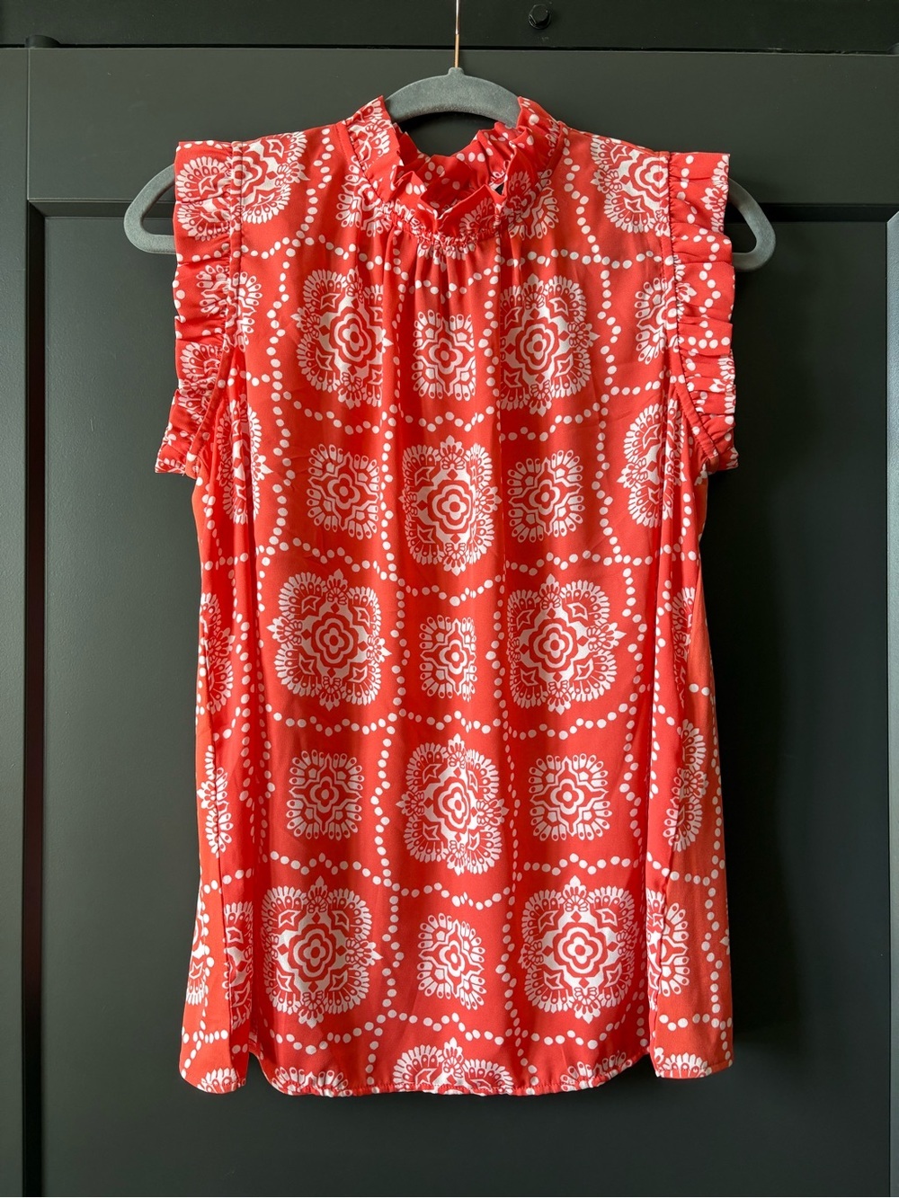 Ann Taylor Coral and White Floral Sleeveless Ruffle Neck Blouse